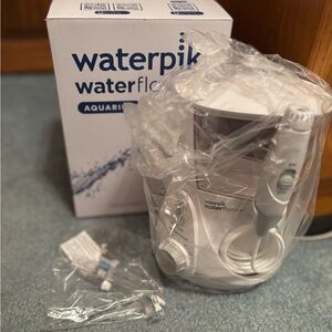 Aquarius™ Water Flosser